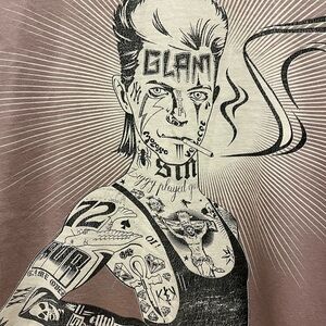 Men’s graphic tee used in excellent condition